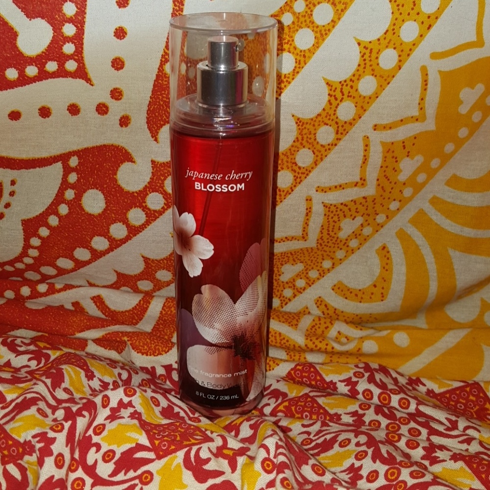 ❤ Bath & Body Works Japanese Cherry Blossom mist❤